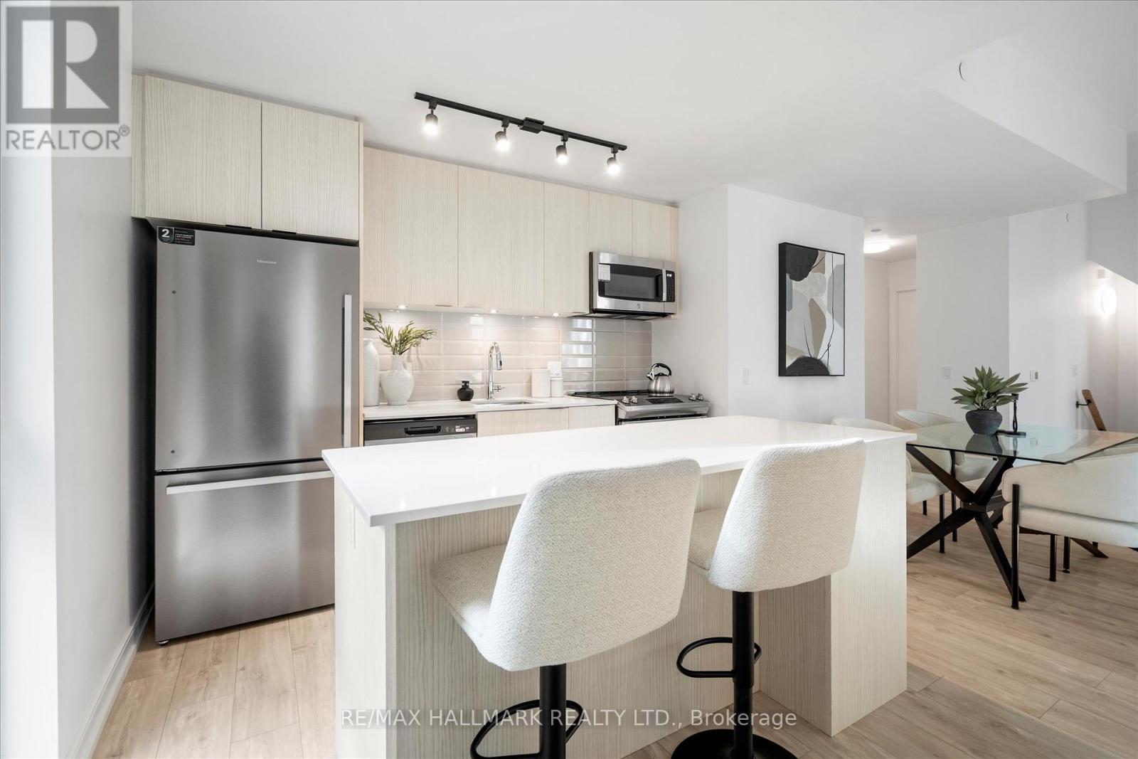 3 - 170 Clonmore Avenue, Toronto, ON - Indoor Photo Showing Kitchen With Stainless Steel Kitchen With Upgraded Kitchen