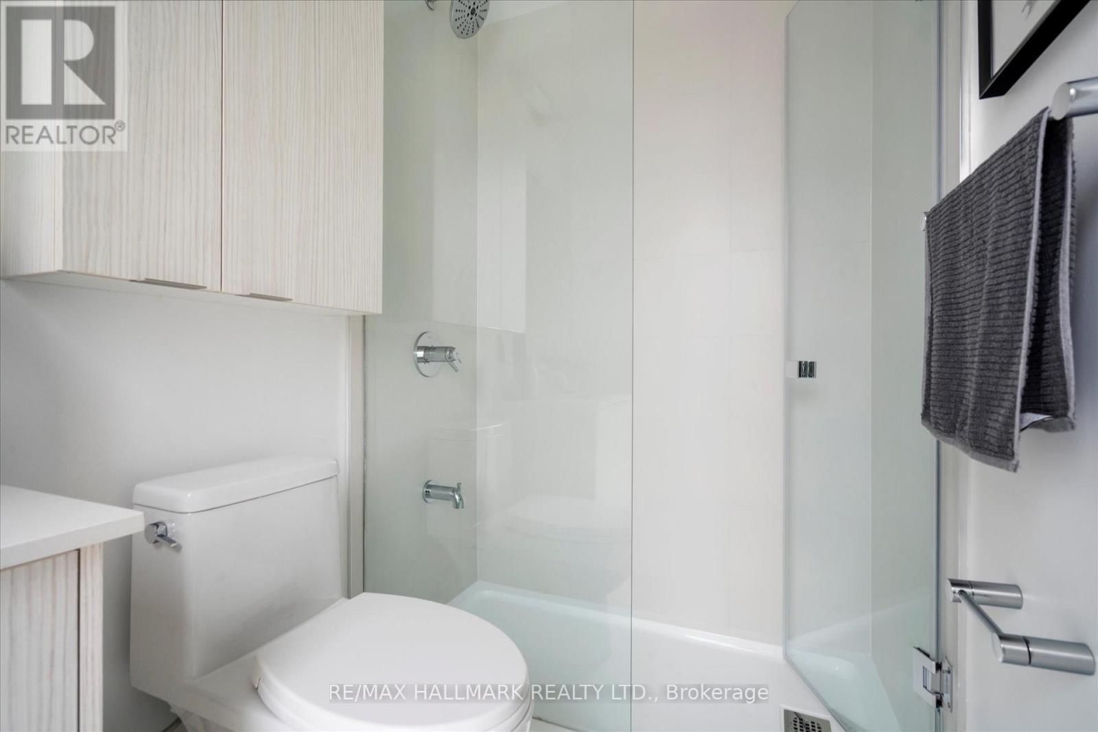 3 - 170 Clonmore Avenue, Toronto, ON - Indoor Photo Showing Bathroom
