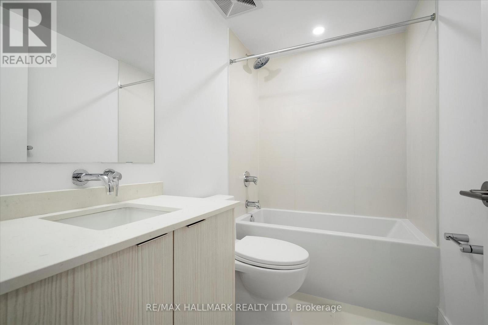 3 - 170 Clonmore Avenue, Toronto, ON - Indoor Photo Showing Bathroom