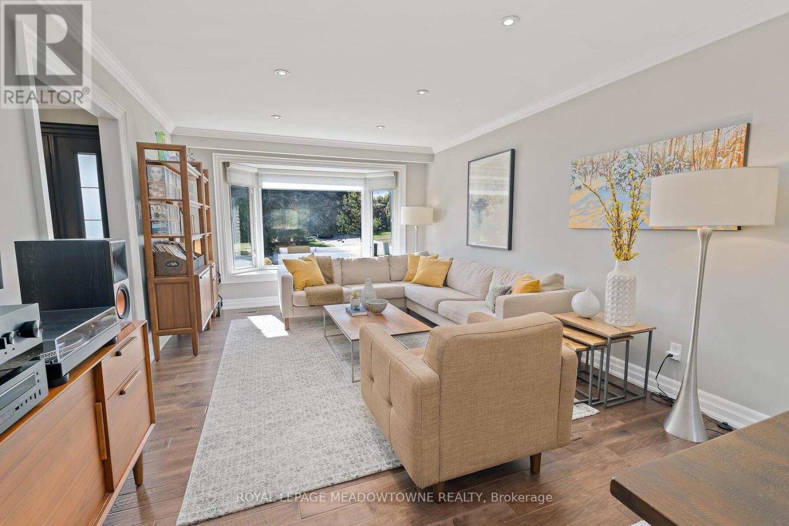 25 Hillside Drive, Halton Hills, ON - Indoor Photo Showing Living Room