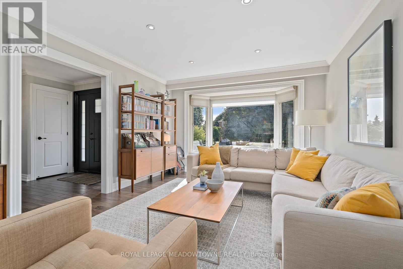 25 Hillside Drive, Halton Hills, ON - Indoor Photo Showing Living Room