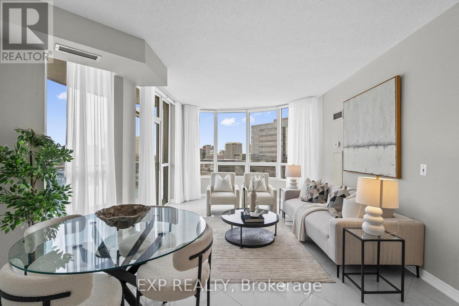 928 - 33 Cox Boulevard, Markham, ON - Indoor Photo Showing Living Room