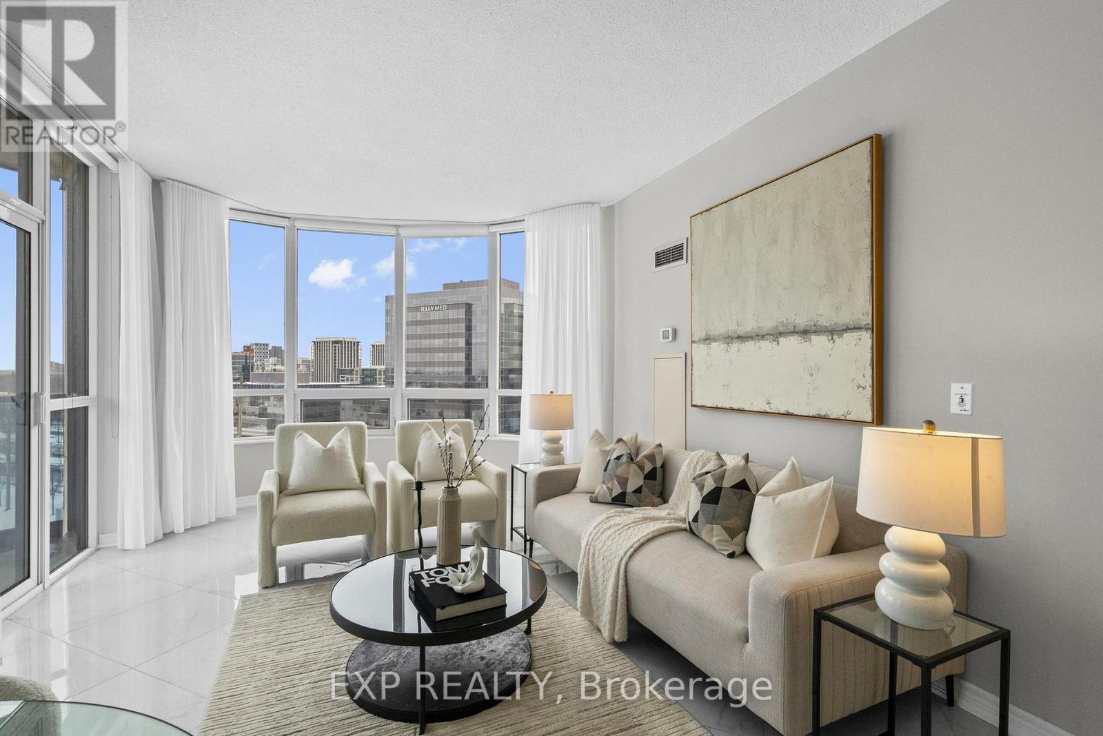 928 - 33 Cox Boulevard, Markham, ON - Indoor Photo Showing Living Room