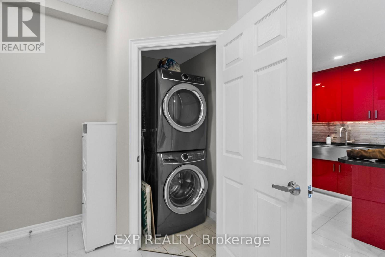 928 - 33 Cox Boulevard, Markham, ON - Indoor Photo Showing Laundry Room