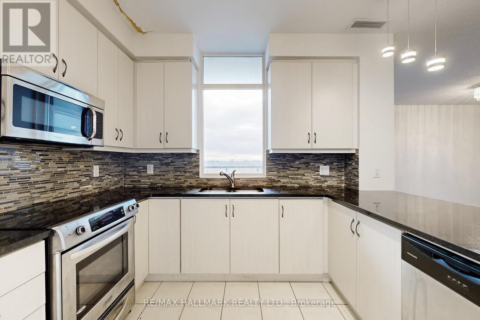 1705 - 9255 Jane Street, Vaughan, ON - Indoor Photo Showing Kitchen With Double Sink