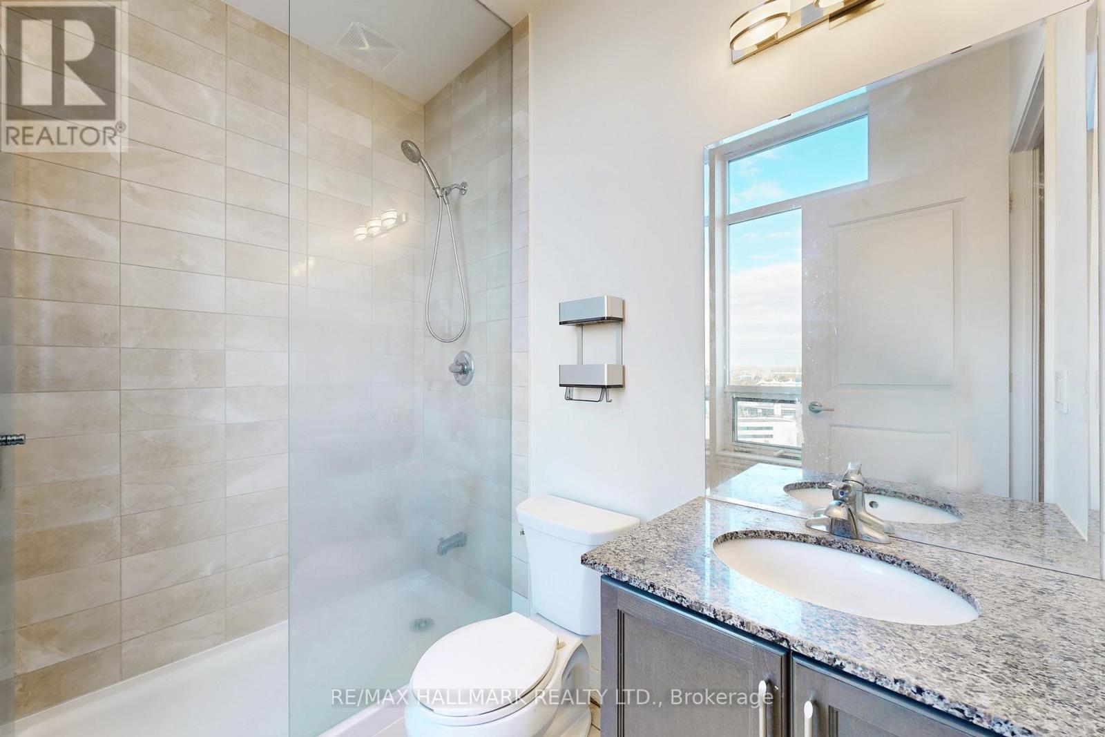 1705 - 9255 Jane Street, Vaughan, ON - Indoor Photo Showing Bathroom