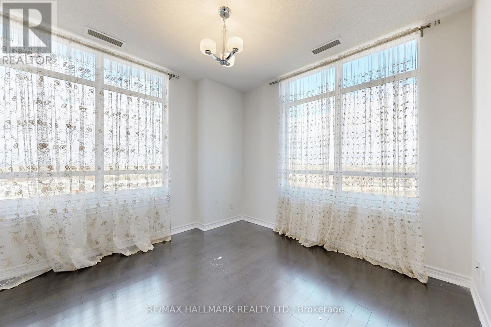 1705 - 9255 Jane Street, Vaughan, ON - Indoor Photo Showing Other Room