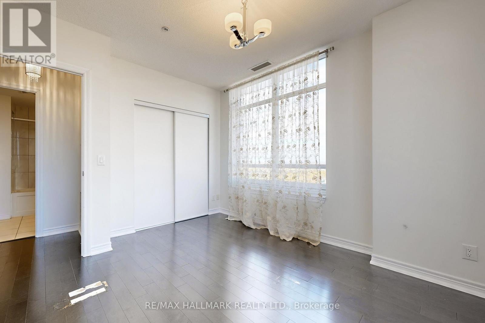 1705 - 9255 Jane Street, Vaughan, ON - Indoor Photo Showing Other Room