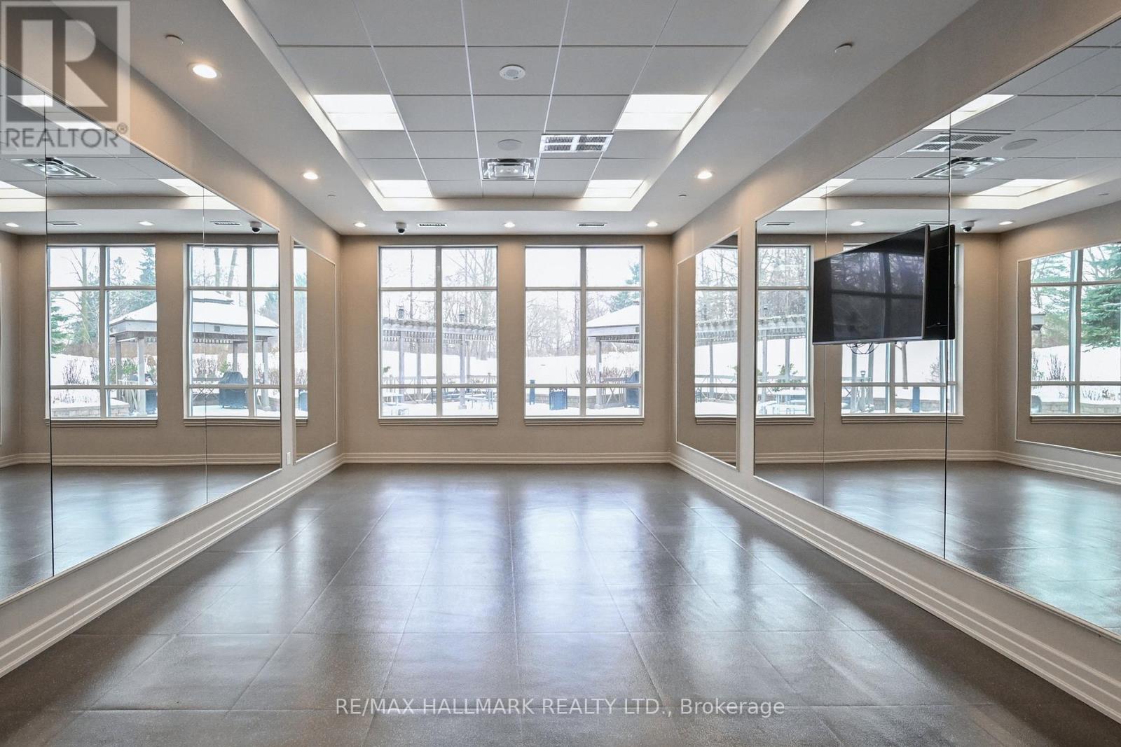 1705 - 9255 Jane Street, Vaughan, ON - Indoor Photo Showing Other Room