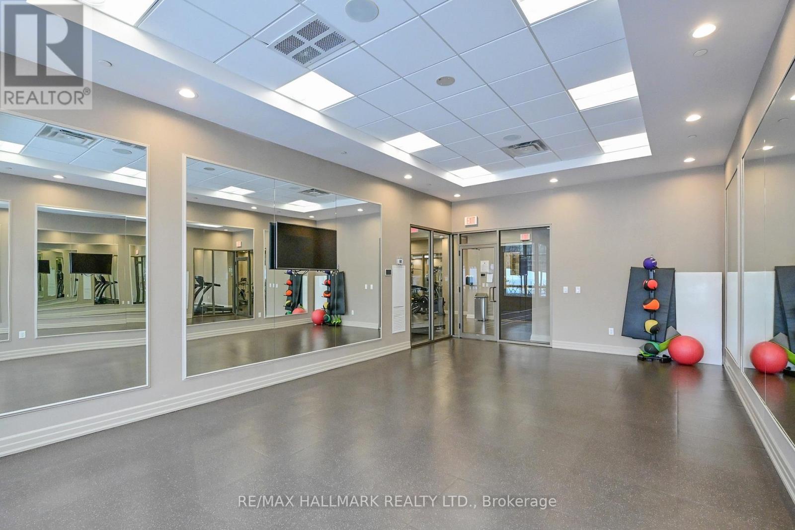 1705 - 9255 Jane Street, Vaughan, ON - Indoor Photo Showing Other Room