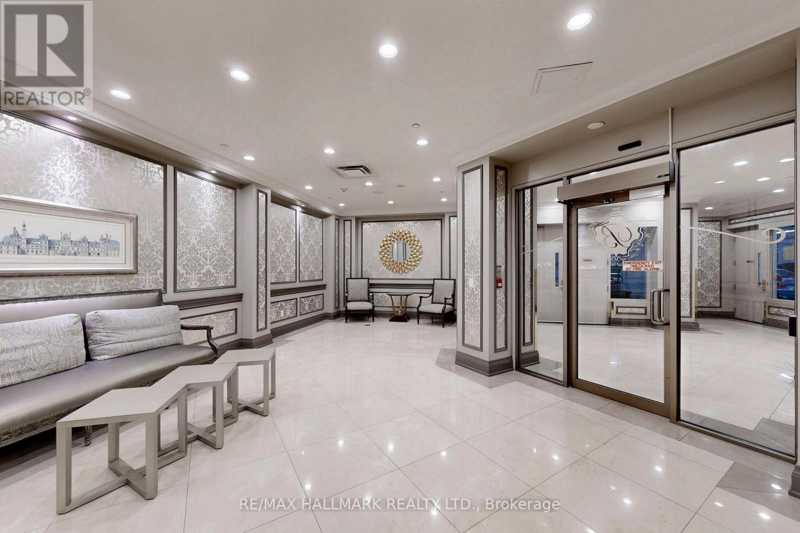 1705 - 9255 Jane Street, Vaughan, ON - Indoor Photo Showing Other Room