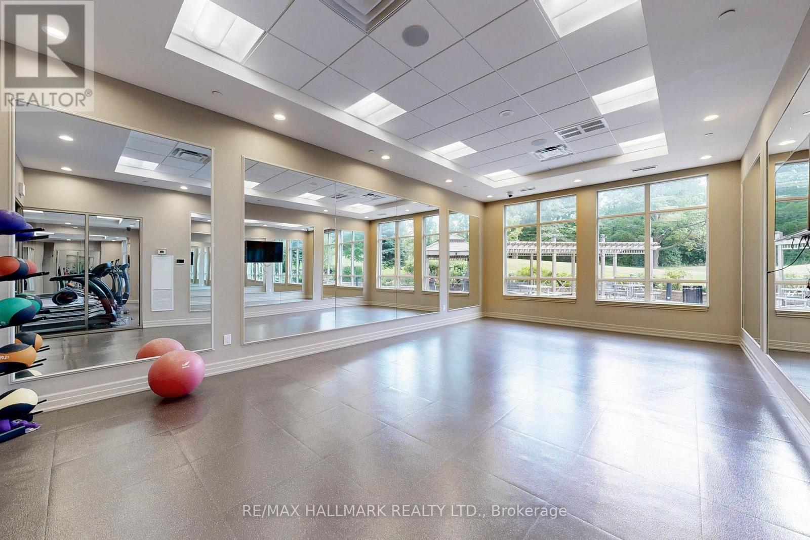 1705 - 9255 Jane Street, Vaughan, ON - Indoor Photo Showing Other Room