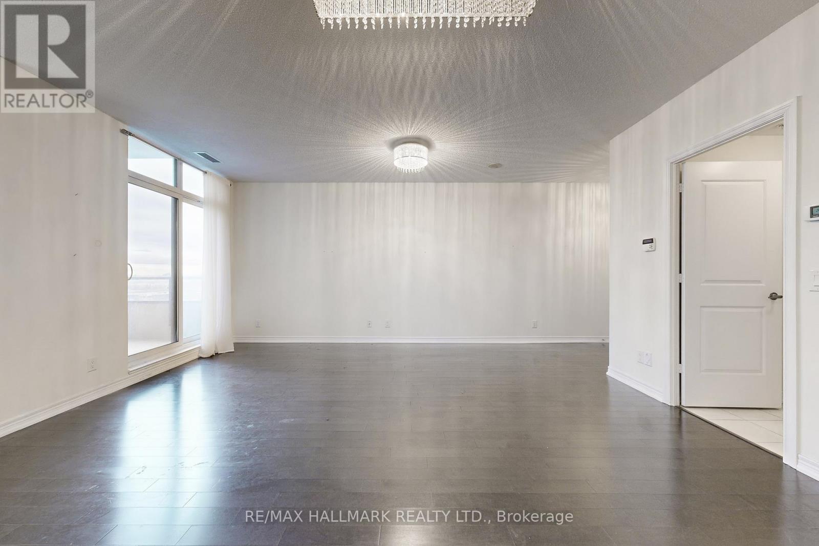 1705 - 9255 Jane Street, Vaughan, ON - Indoor Photo Showing Other Room