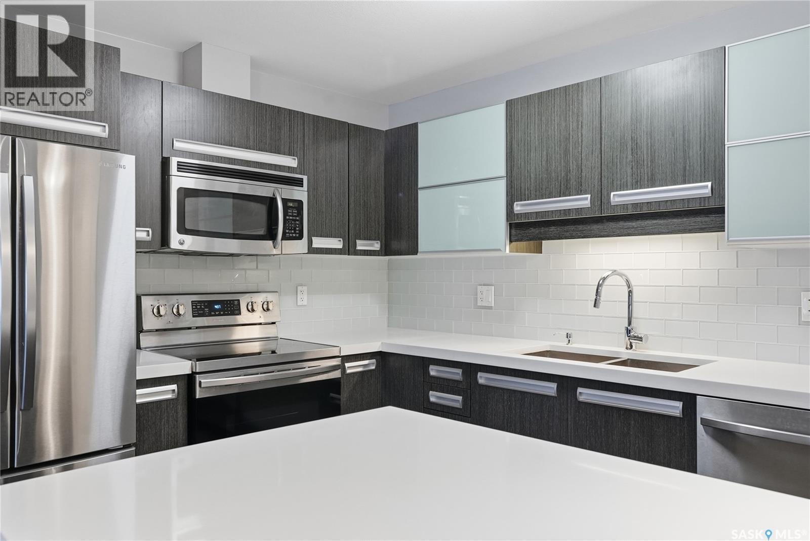 106 211 Ledingham Street, Saskatoon, SK - Indoor Photo Showing Kitchen With Stainless Steel Kitchen With Double Sink With Upgraded Kitchen