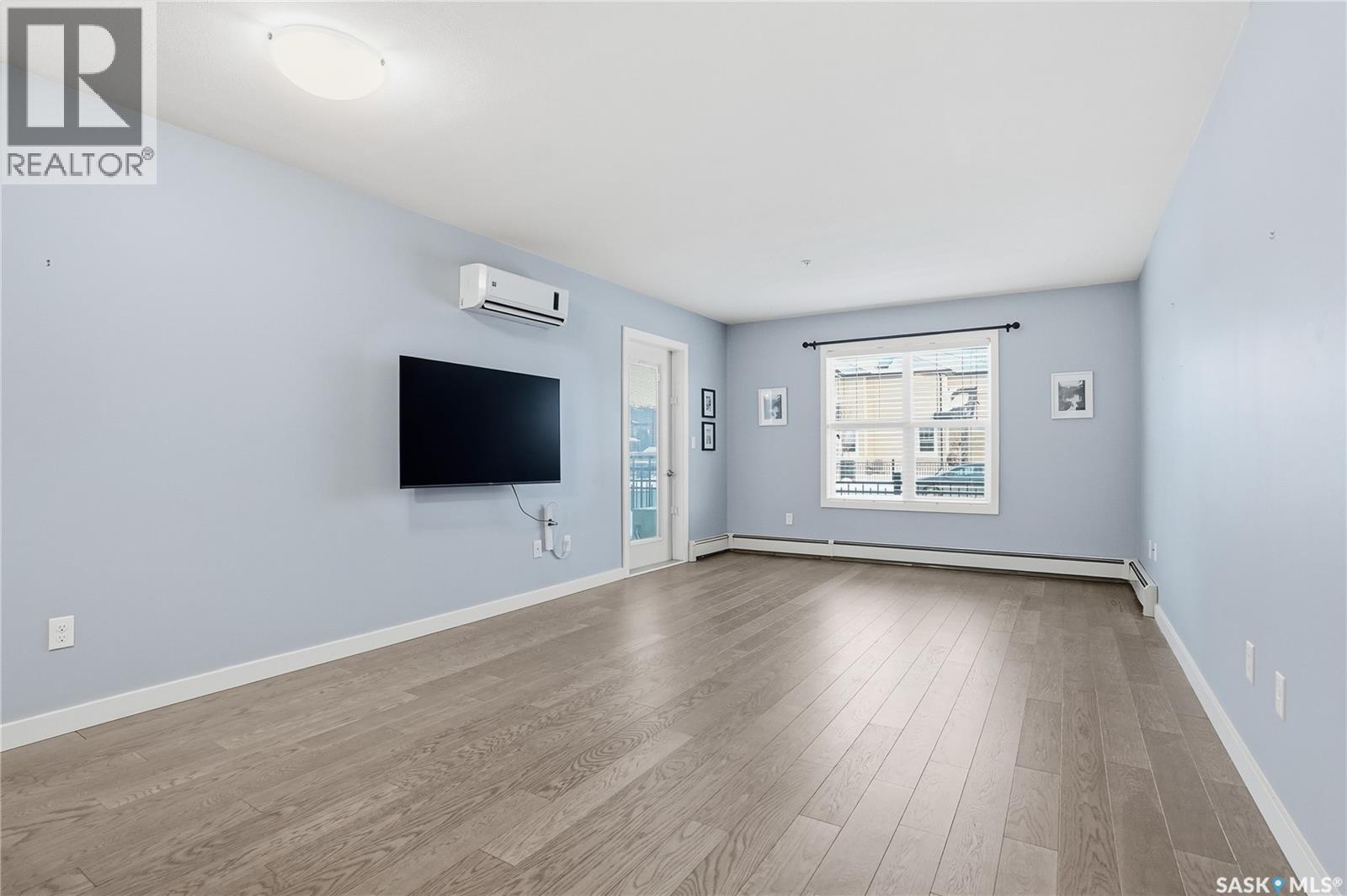 106 211 Ledingham Street, Saskatoon, SK - Indoor Photo Showing Living Room