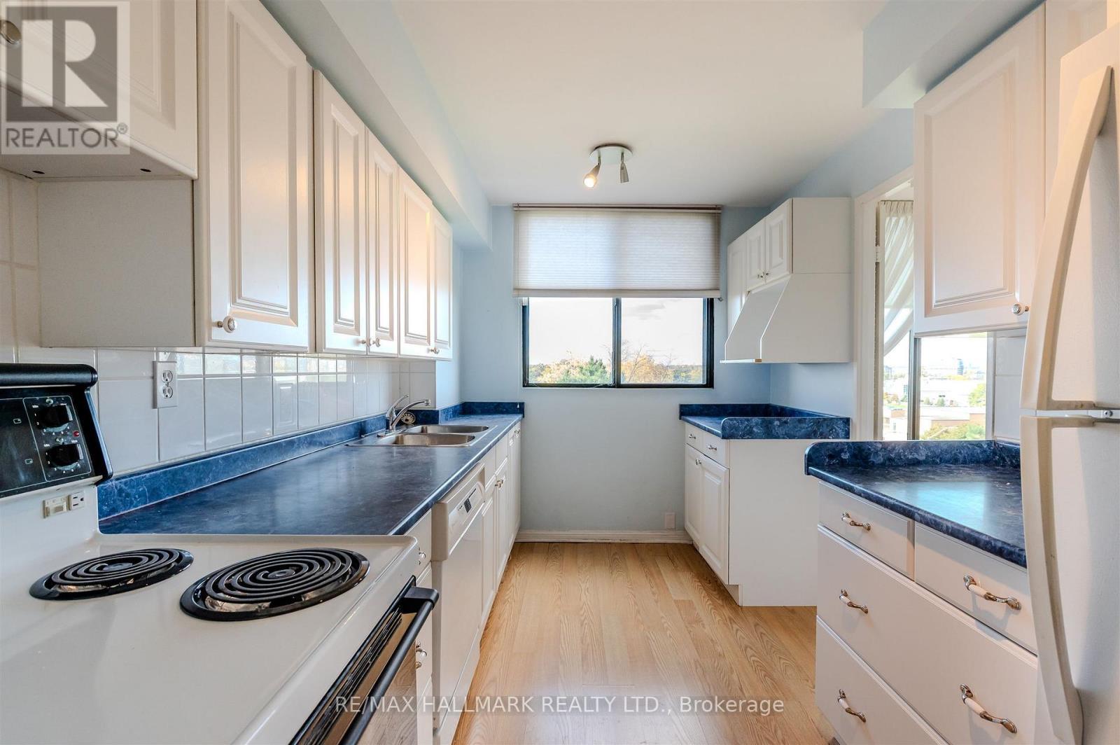 614 - 6500 Montevideo Road, Mississauga, ON - Indoor Photo Showing Kitchen With Double Sink
