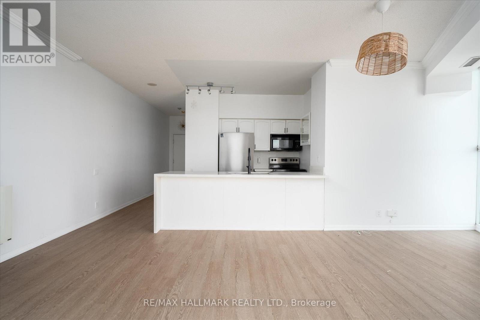801 - 2067 Lake Shore Boulevard W, Toronto, ON - Indoor Photo Showing Kitchen