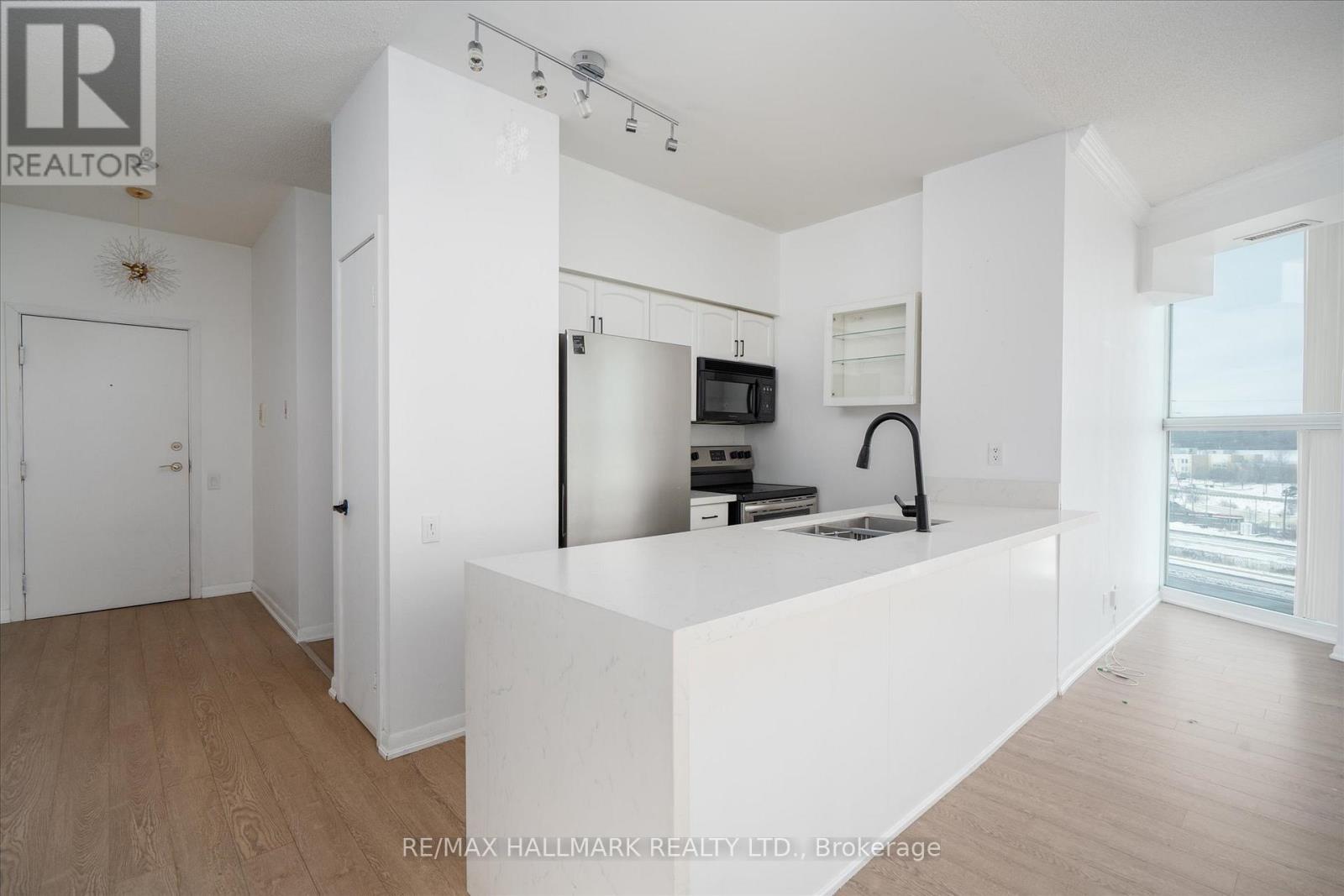 801 - 2067 Lake Shore Boulevard W, Toronto, ON - Indoor Photo Showing Kitchen