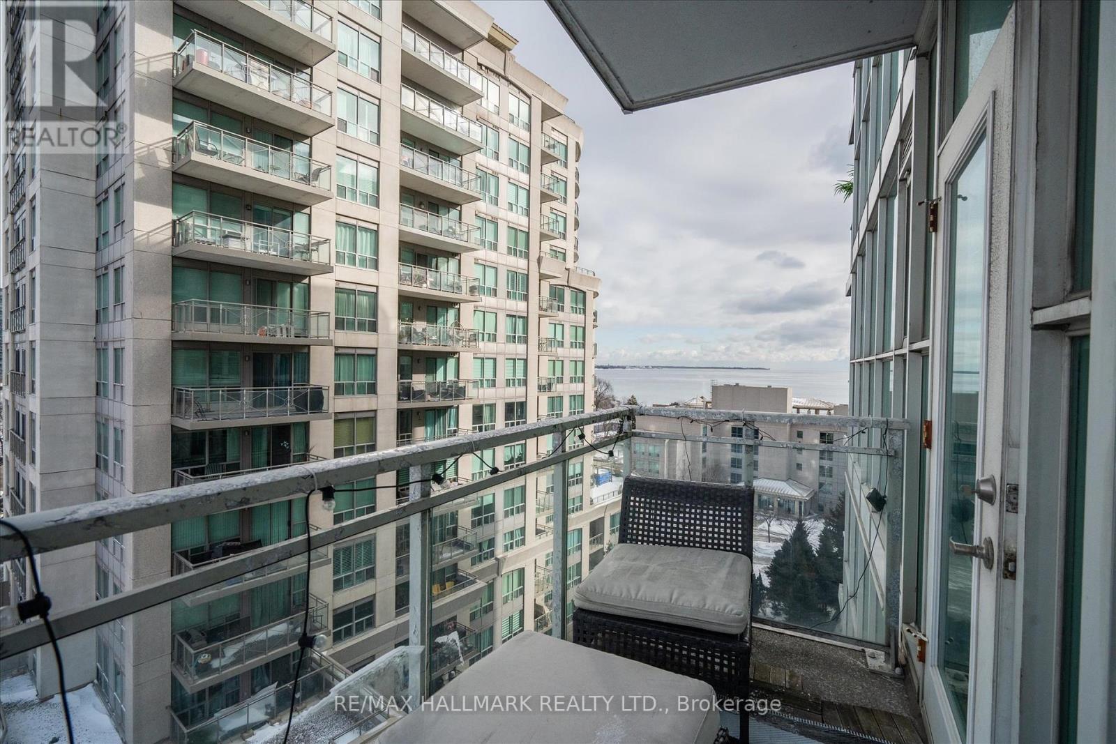 801 - 2067 Lake Shore Boulevard W, Toronto, ON - Outdoor