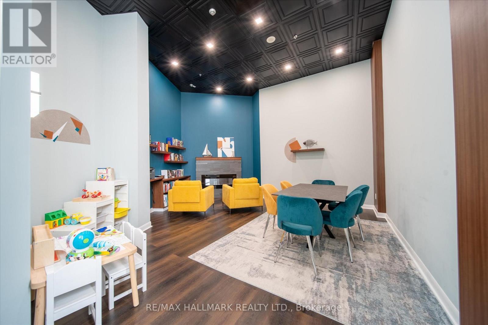 801 - 2067 Lake Shore Boulevard W, Toronto, ON - Indoor