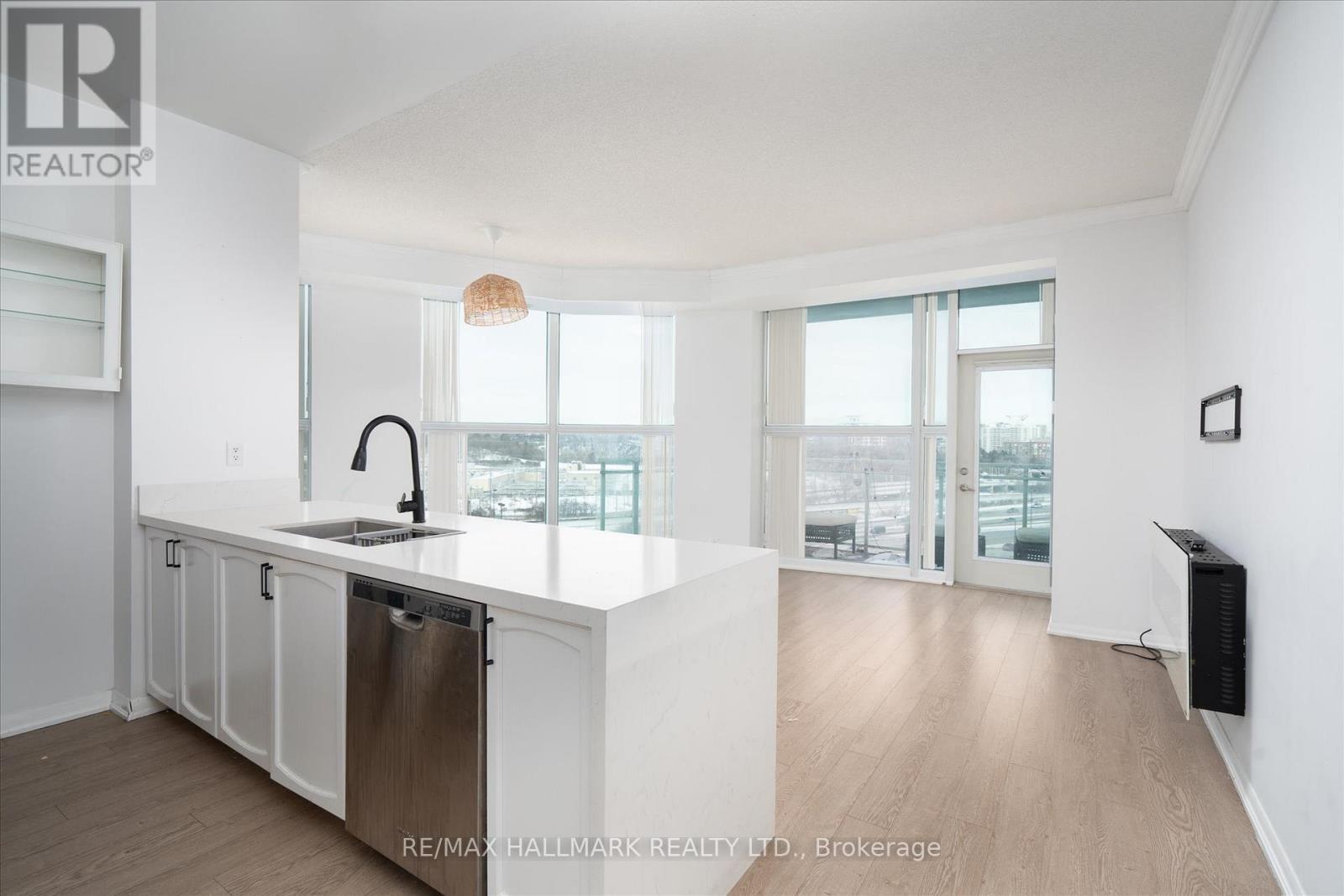 801 - 2067 Lake Shore Boulevard W, Toronto, ON - Indoor Photo Showing Kitchen With Double Sink With Upgraded Kitchen