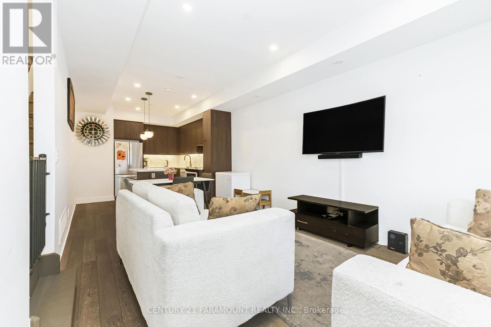 63 - 200 Malta Avenue, Brampton, ON - Indoor Photo Showing Living Room