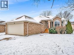 22 Golfway DRIVE Essex, ON N8M 3E3