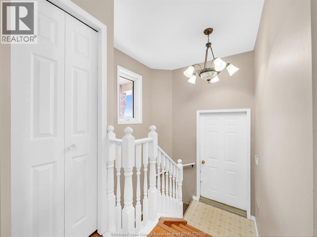 22 Golfway Drive, Essex, ON - Indoor Photo Showing Other Room