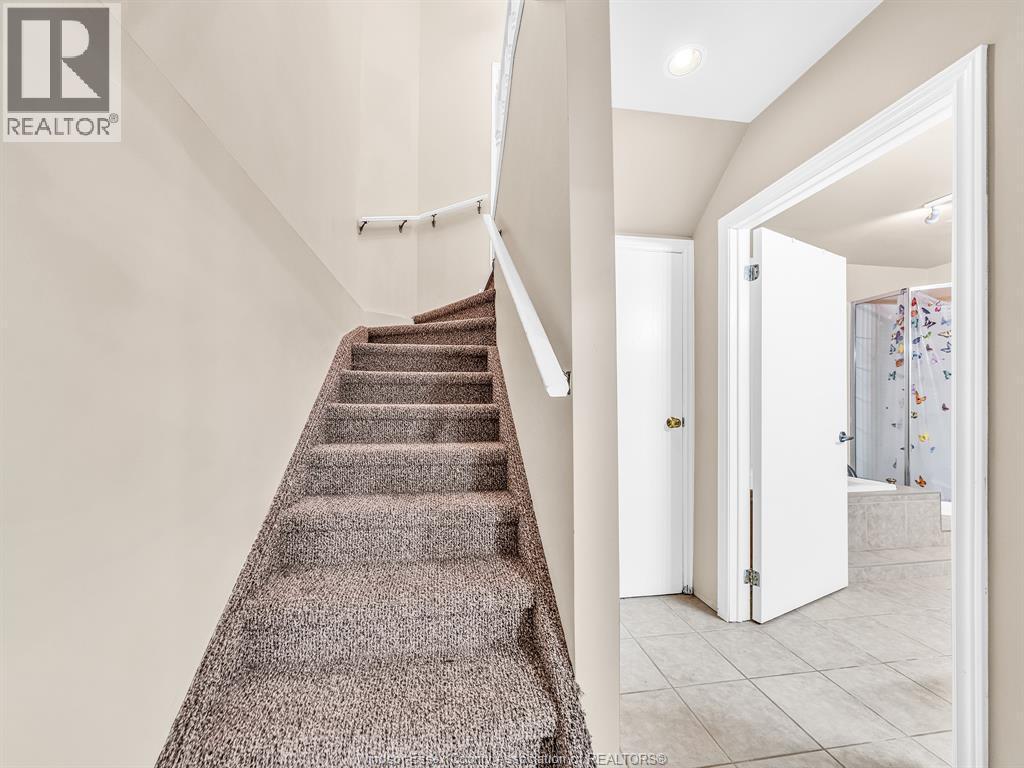 22 Golfway Drive, Essex, ON - Indoor Photo Showing Other Room