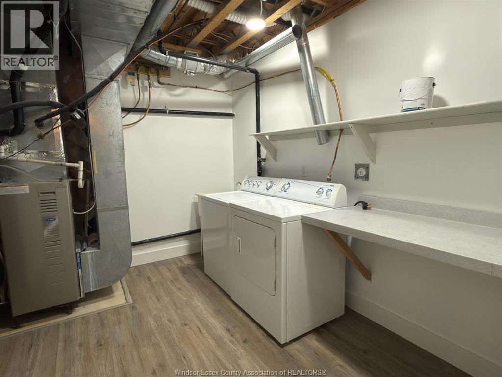 22 Golfway Drive, Essex, ON - Indoor Photo Showing Laundry Room
