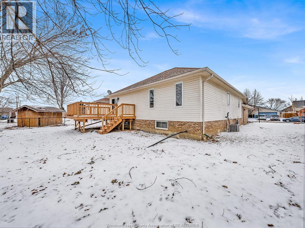 22 Golfway Drive, Essex, ON - Outdoor