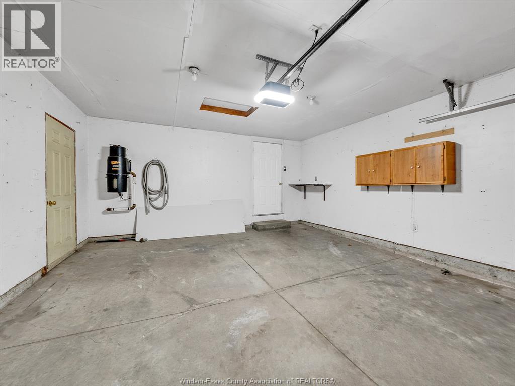22 Golfway Drive, Essex, ON - Indoor Photo Showing Garage