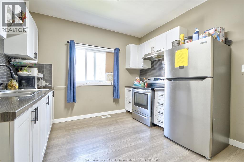 3264 Baby Street, Windsor, ON - Indoor Photo Showing Kitchen