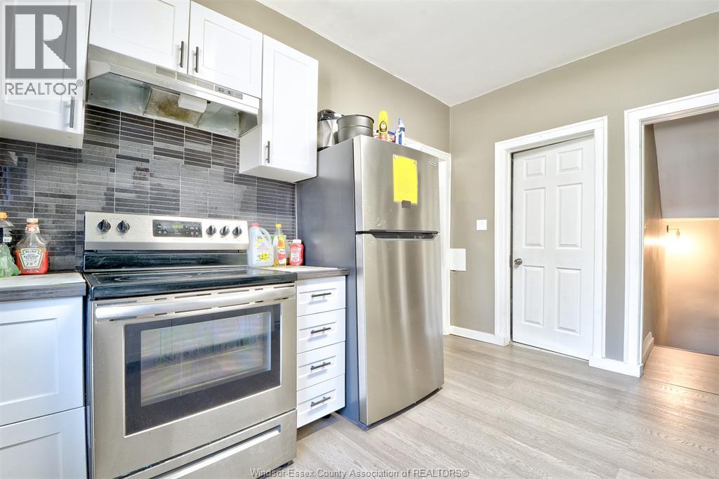3264 Baby Street, Windsor, ON - Indoor Photo Showing Kitchen