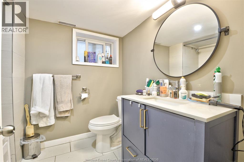 3264 Baby Street, Windsor, ON - Indoor Photo Showing Bathroom
