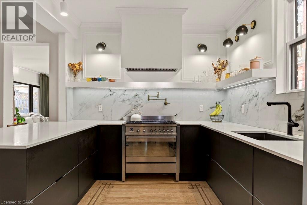 104 S Garfield Avenue S, Hamilton, ON - Indoor Photo Showing Kitchen With Upgraded Kitchen