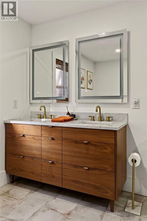 104 S Garfield Avenue S, Hamilton, ON - Indoor Photo Showing Bathroom