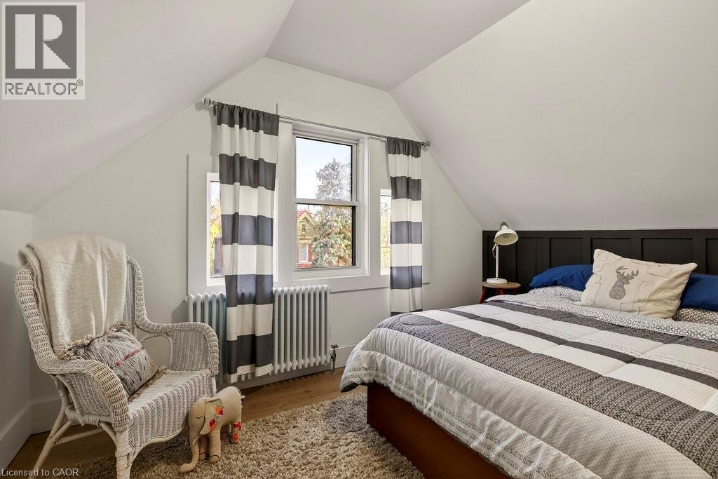 104 S Garfield Avenue S, Hamilton, ON - Indoor Photo Showing Bedroom