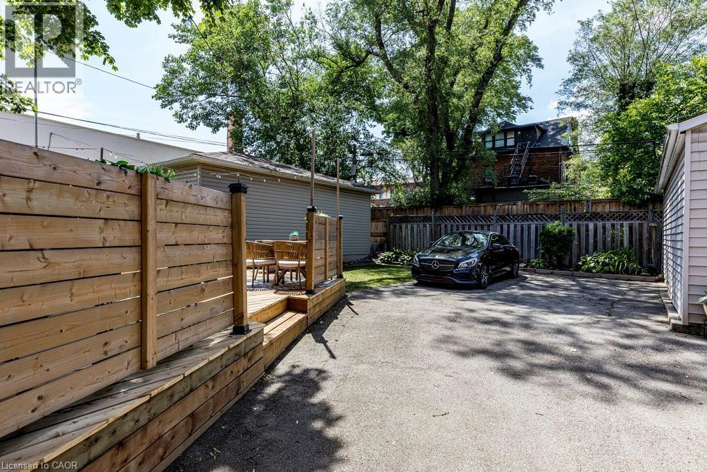 104 S Garfield Avenue S, Hamilton, ON - Outdoor