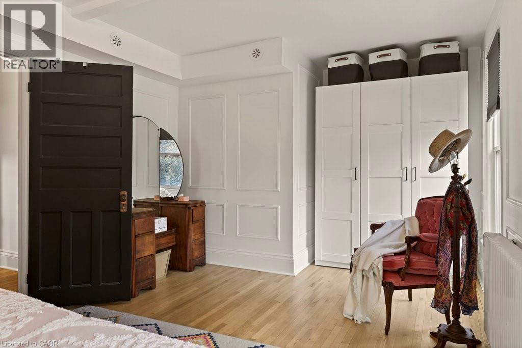 104 Garfield Avenue S, Hamilton, ON - Indoor Photo Showing Bedroom