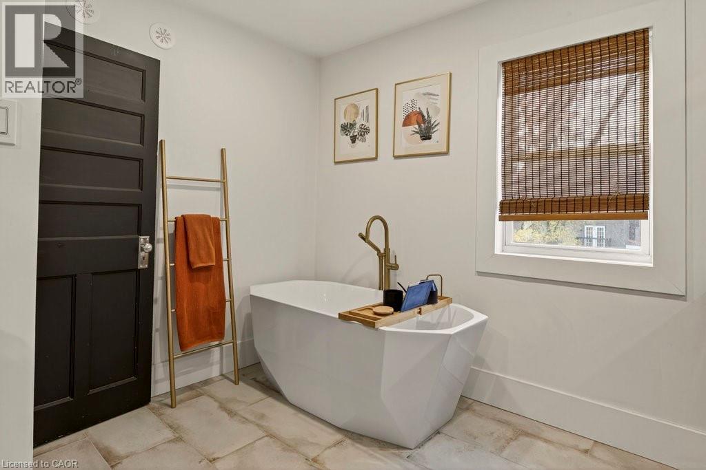 104 Garfield Avenue S, Hamilton, ON - Indoor Photo Showing Other Room