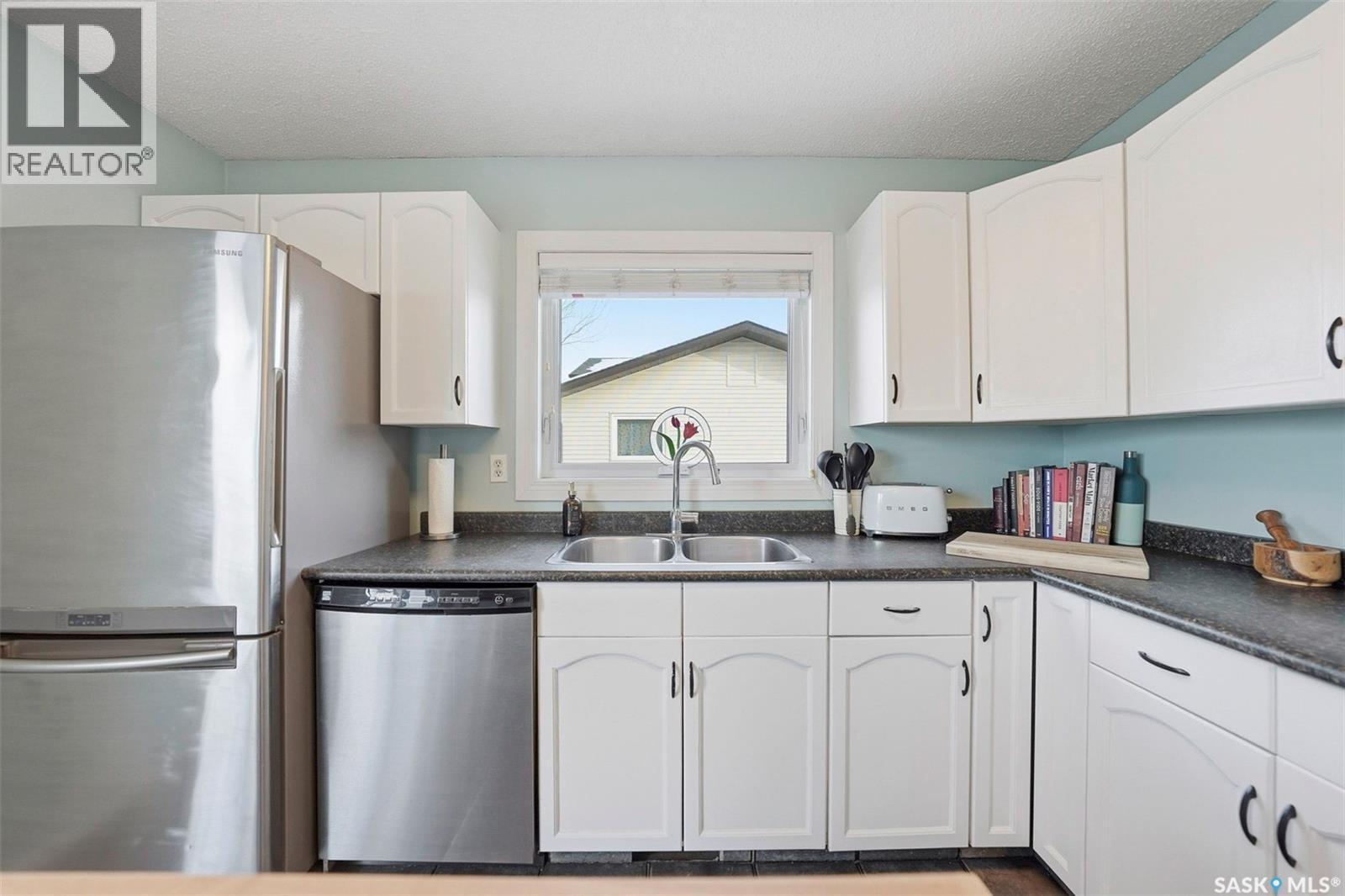 711 Kerr Road, Saskatoon, SK - Indoor Photo Showing Kitchen With Double Sink