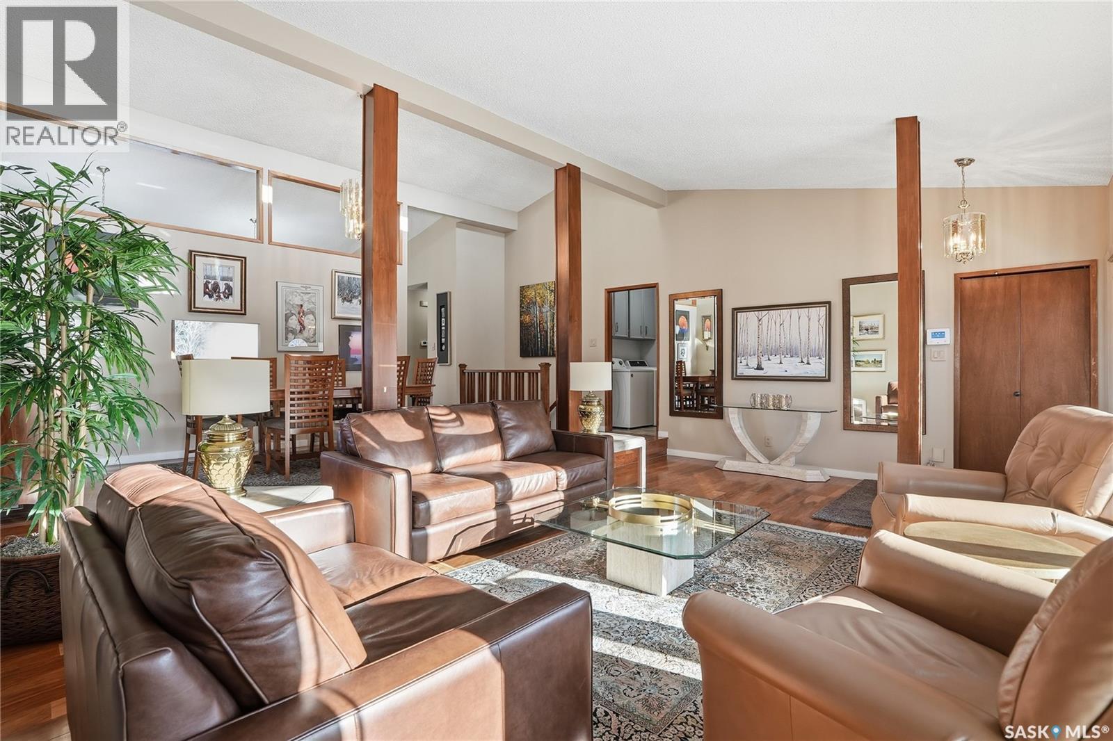 346 Sylvian Crescent, Saskatoon, SK - Indoor Photo Showing Living Room