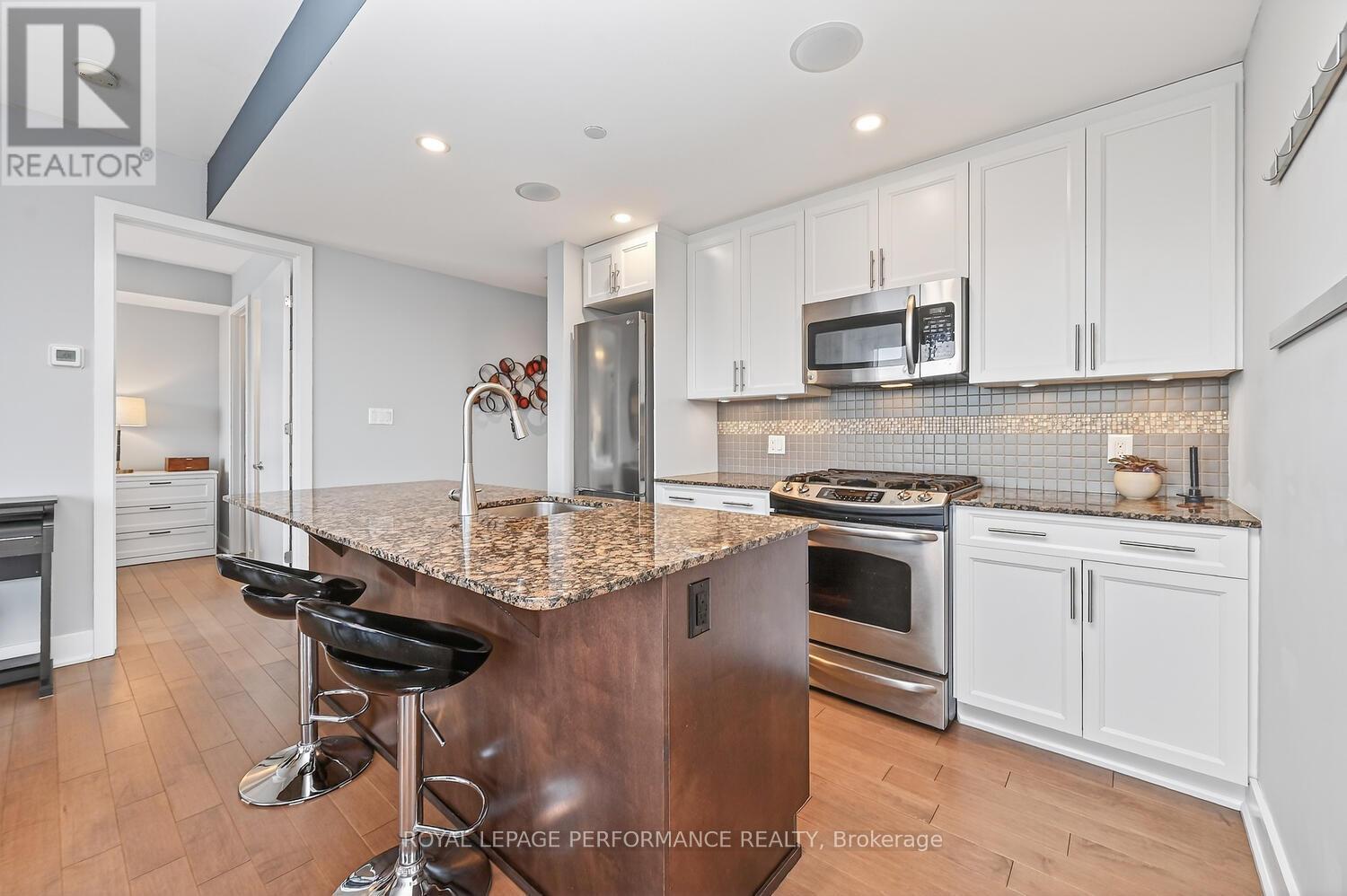 801 - 100 Champagne Avenue S, Ottawa, ON - Indoor Photo Showing Kitchen With Stainless Steel Kitchen With Upgraded Kitchen