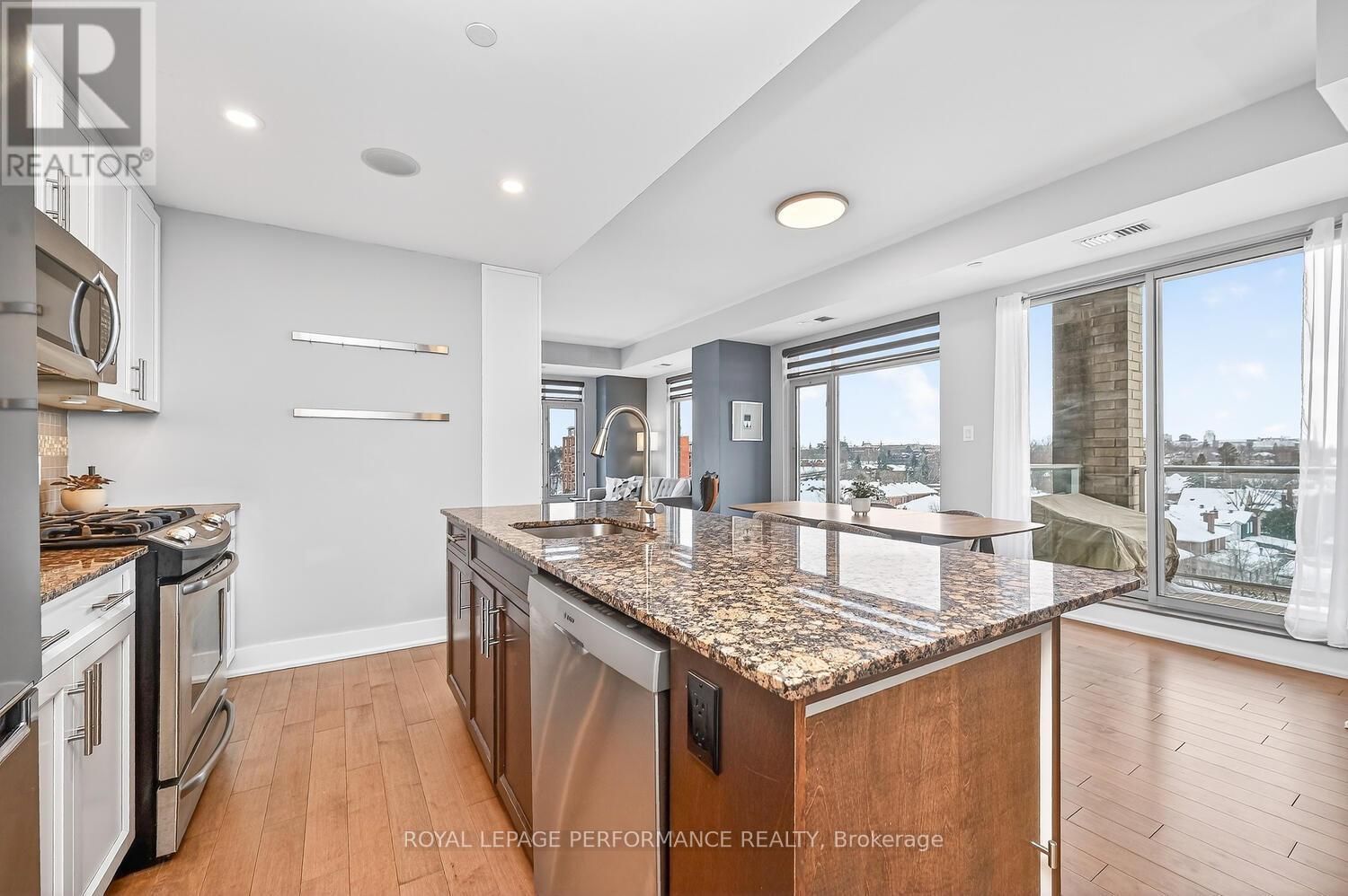 801 - 100 Champagne Avenue S, Ottawa, ON - Indoor Photo Showing Kitchen With Upgraded Kitchen