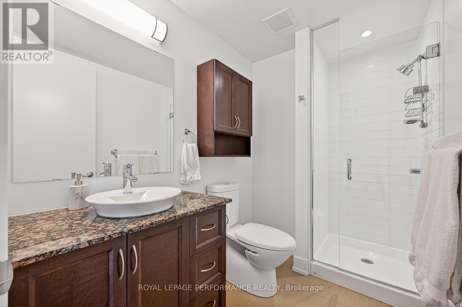 Bathroom - 801 - 100 Champagne Avenue S, Ottawa, ON - Indoor Photo Showing Bathroom