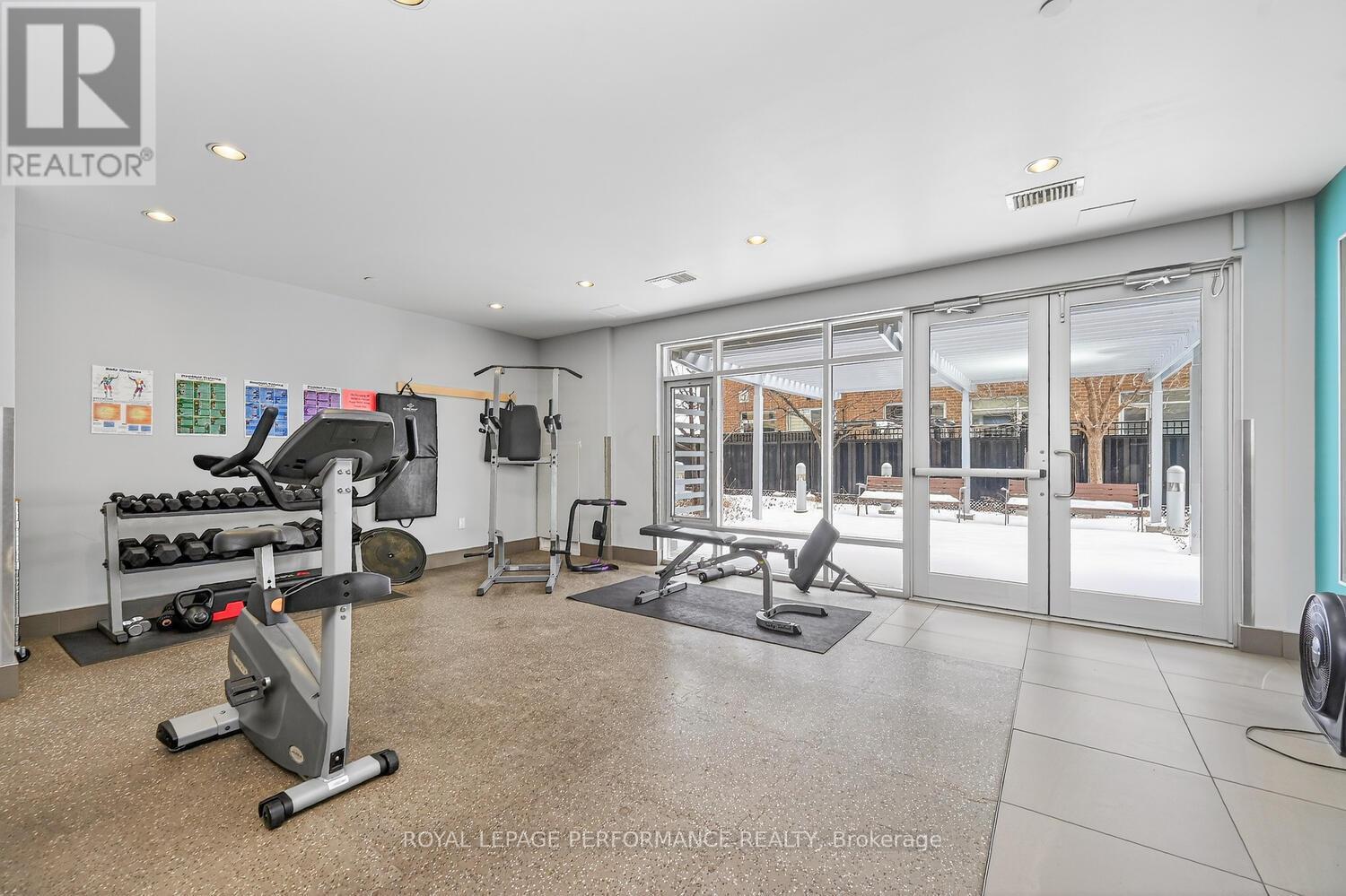 Building gym - 801 - 100 Champagne Avenue S, Ottawa, ON - Indoor Photo Showing Gym Room
