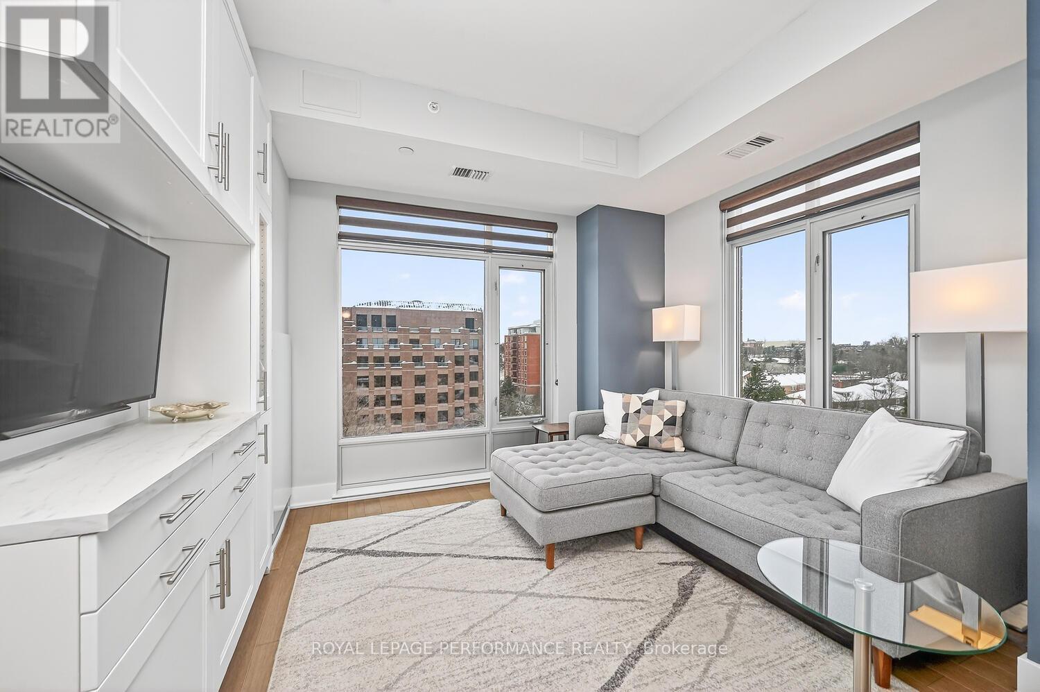 801 - 100 Champagne Avenue S, Ottawa, ON - Indoor Photo Showing Living Room