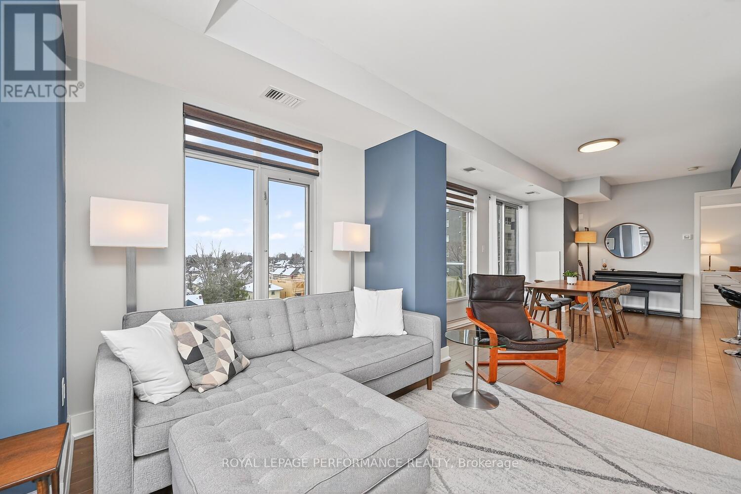 801 - 100 Champagne Avenue S, Ottawa, ON - Indoor Photo Showing Living Room