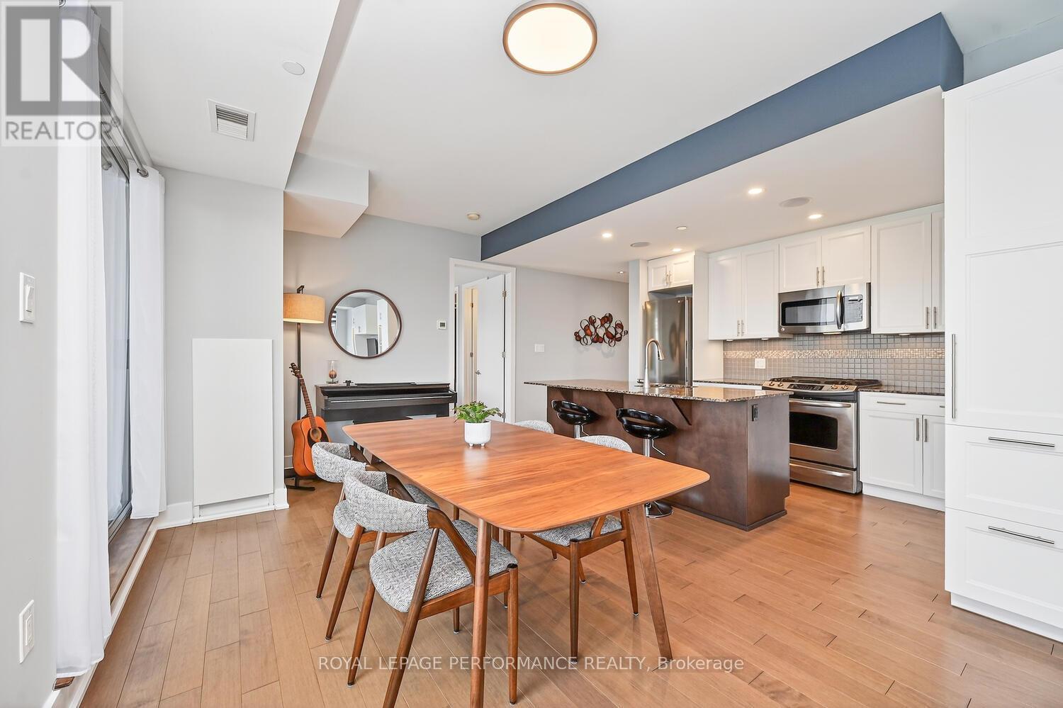 Dining room and kitchen - 801 - 100 Champagne Avenue S, Ottawa, ON - Indoor